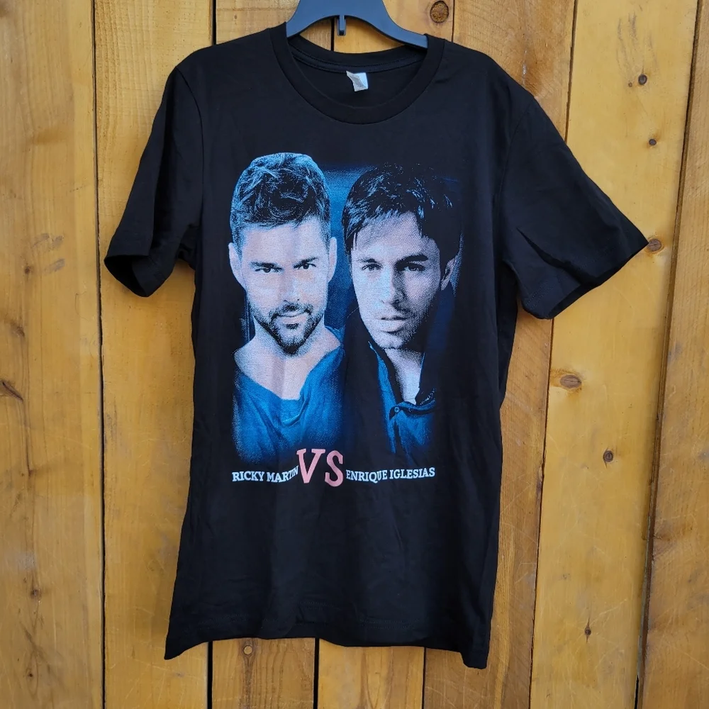 Ricky Martin Vs Enrique Iglesias Short Sleeve T-Shirt Size M - Picture 1 of 15